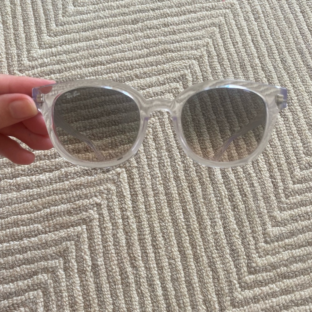 Ray-Ban Sunglasses - Picture 3 of 9